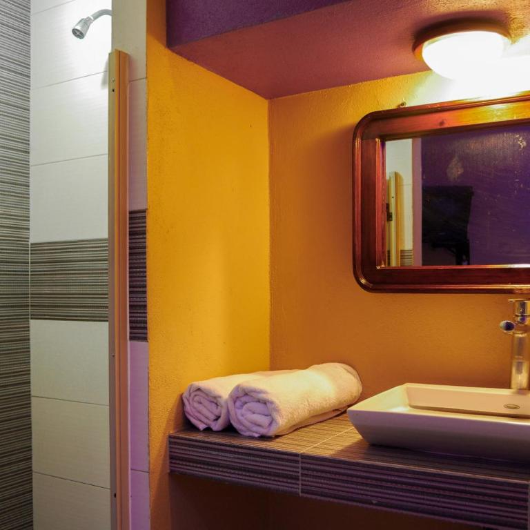 OYO Hotel Oasis - Standard - 10