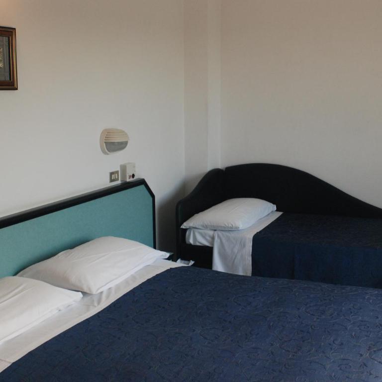 Hotel Caravelle - Camera Tripla Comfort - 3