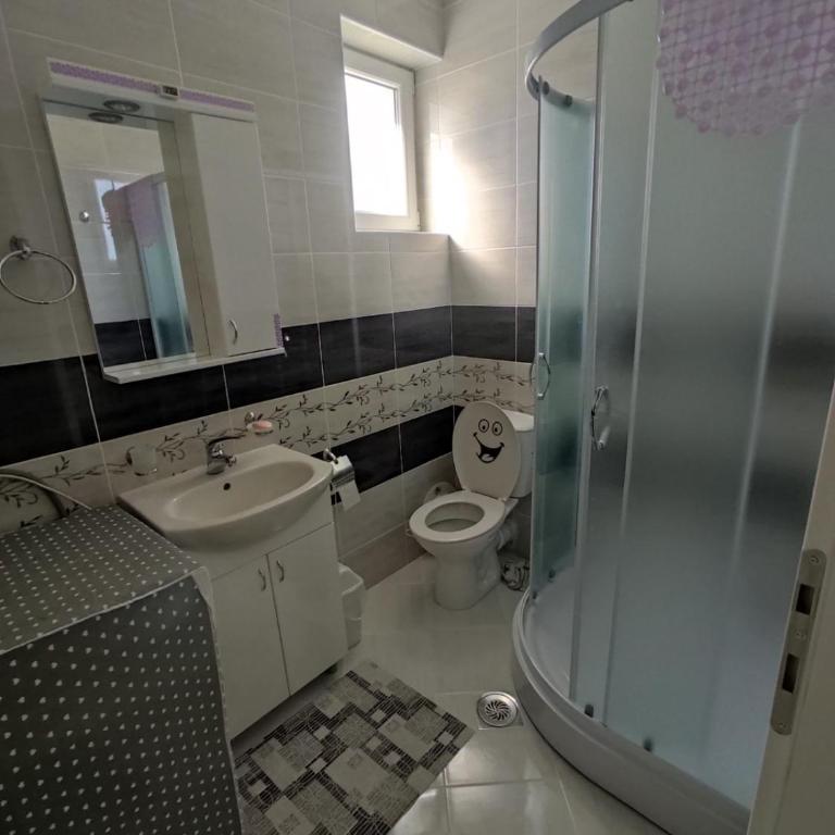 Lara Lux - One-Bedroom Apartment - 10