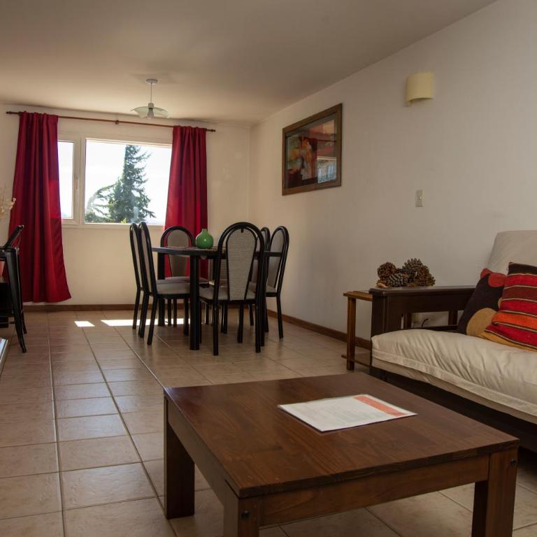 DEPARTAMENTO CÉNTRICO CON VISTA AL LAGO - Apartamento de 2 dormitorios - 16