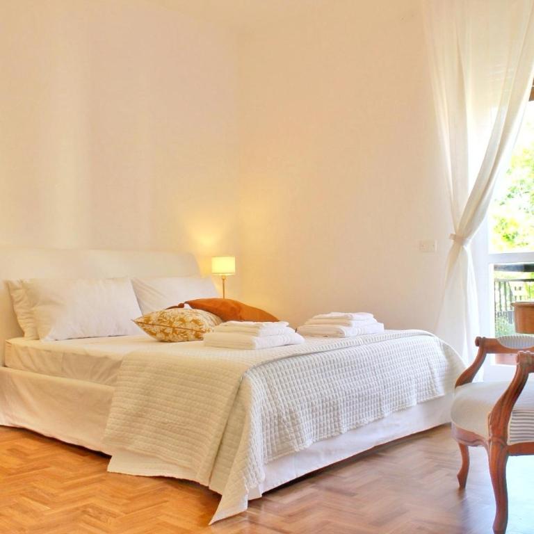 Elicriso Suites - King Suite with Balcony - 3