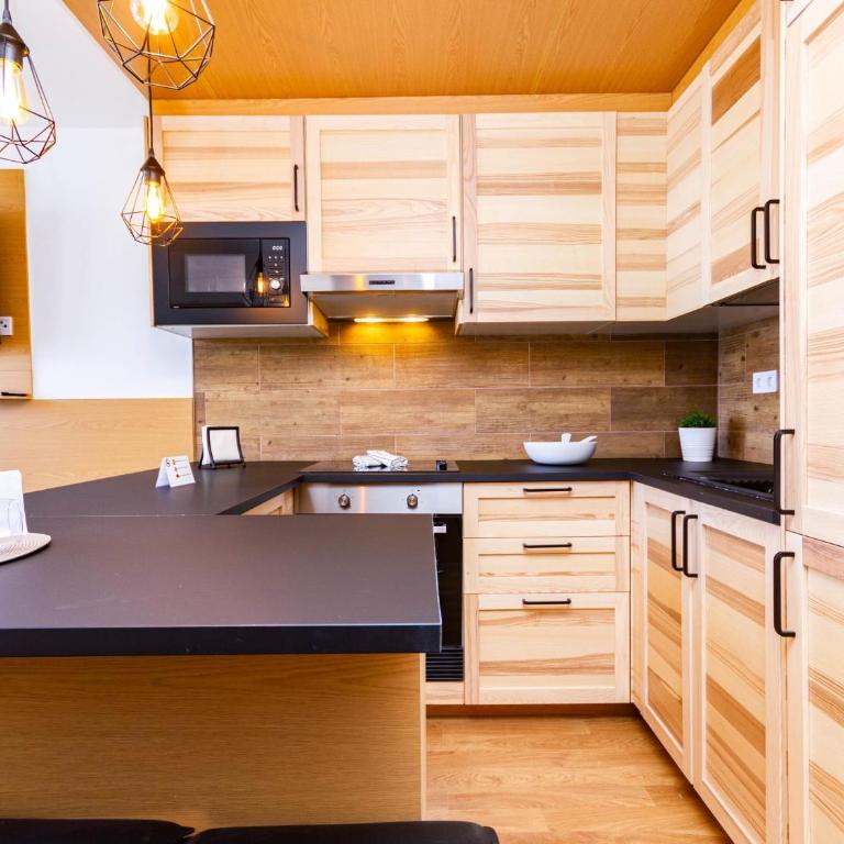 Slipper friendly Holiday Home - Three-Bedroom House - 2