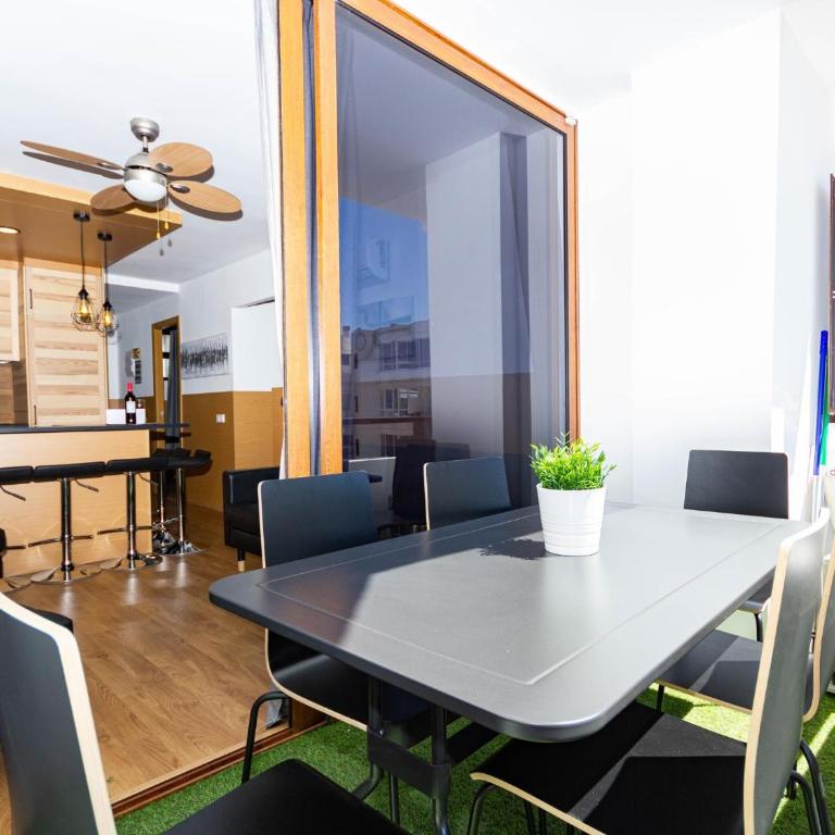 Slipper friendly Holiday Home - Three-Bedroom House - 8