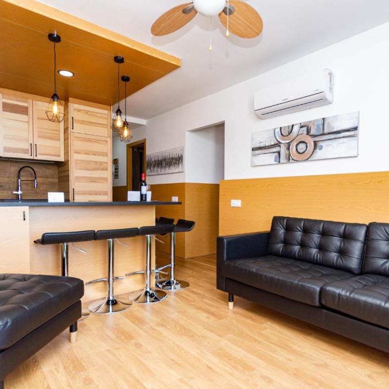 Slipper friendly Holiday Home - Three-Bedroom House - 23