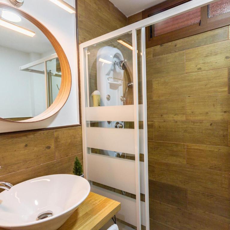 Slipper friendly Holiday Home - Three-Bedroom House - 19
