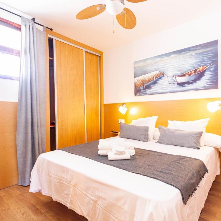 Slipper friendly Holiday Home - Three-Bedroom House - 16