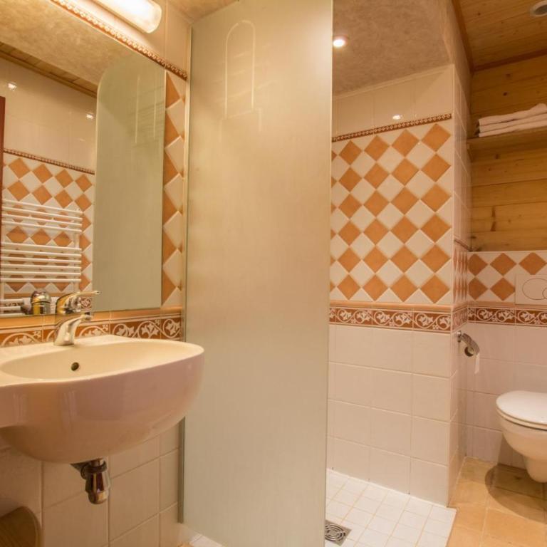 Le bois des Louison - Chambre Quadruple avec Douche - 6
