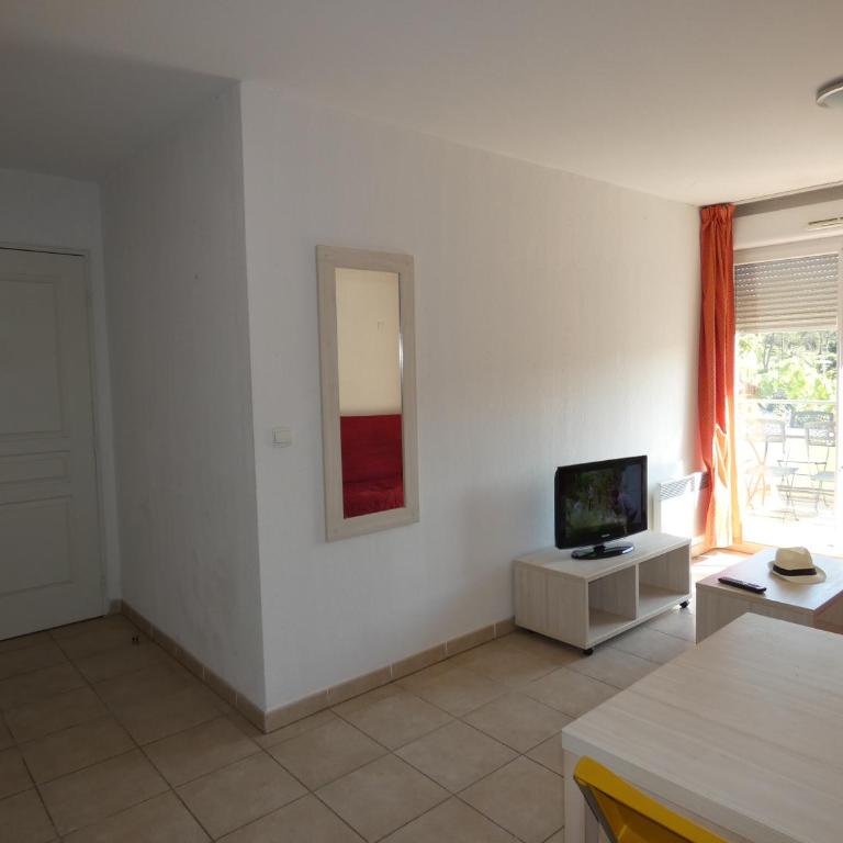 Résidence Les Pins Parasols de la Roque - Appartement 2 Chambres - Côté Piscine - 5