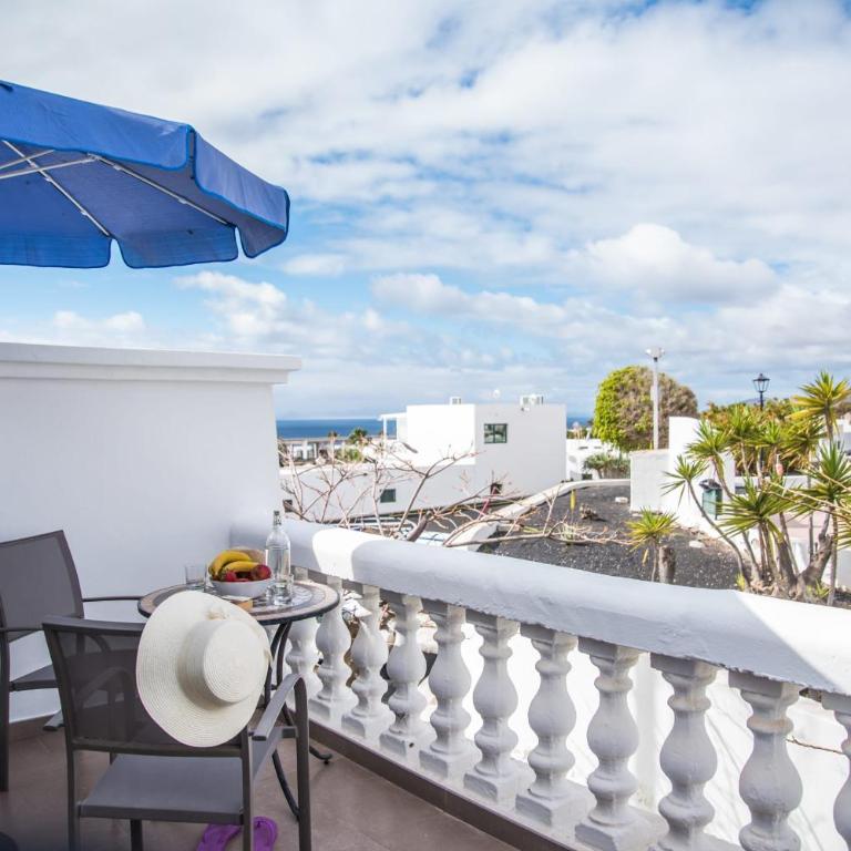 Casa Anemona with terrace shared pool sea views and free wifi - Apartment - 5