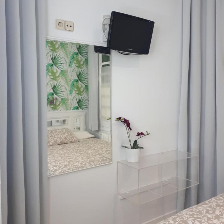 Hostal Casa Chueca - Single Room with Private Bathroom - 4