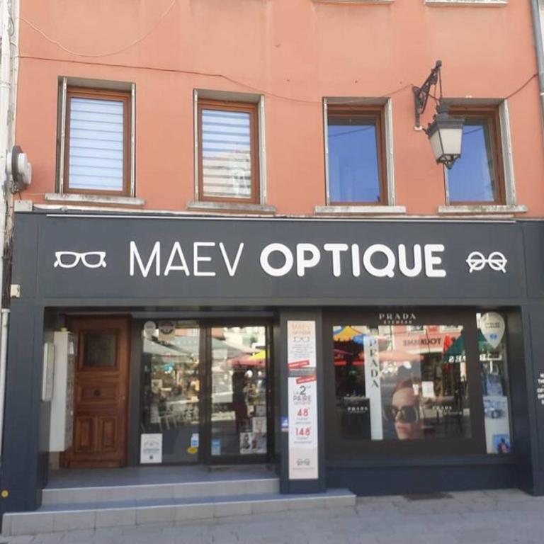 Cœur de ville au 1er 66M2, vu sur la place - Three-Bedroom Apartment - 13
