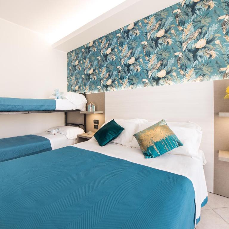 Viva Beach Hotel - 20m from the Beach & Large Breakfast - Camera Quadrupla - 1