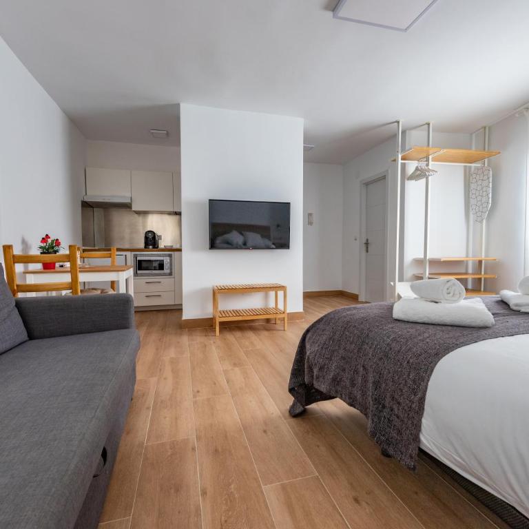 FUN BUILDING STUDIOS by HOMEABOUT - Estudio con sofá cama - 2