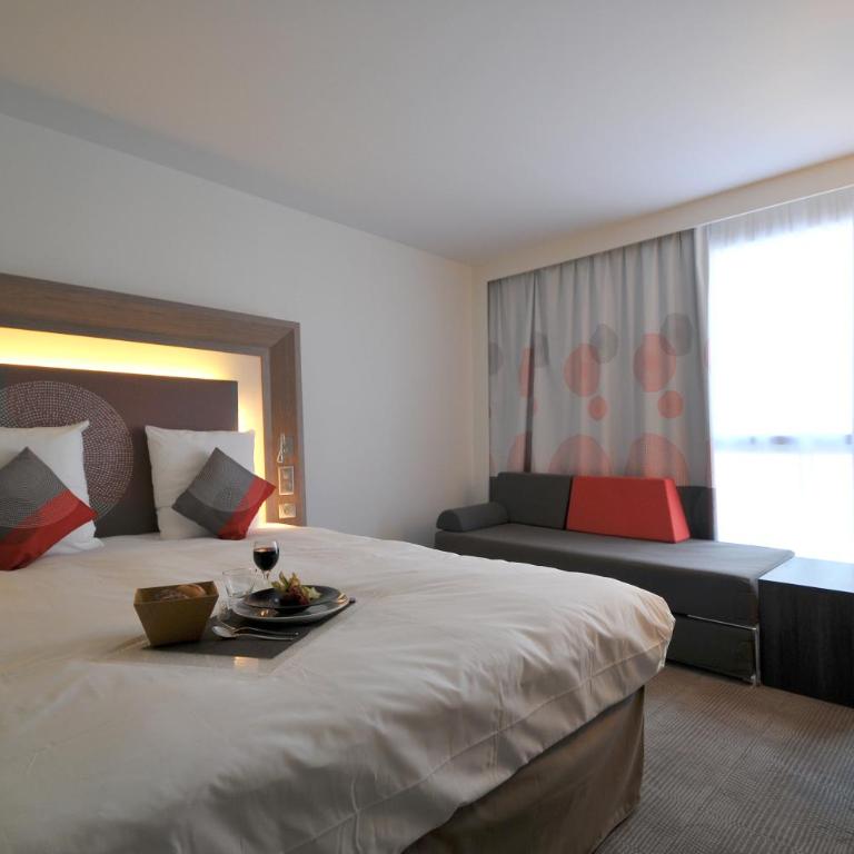 Novotel Avignon Centre - king size room with sofa bed - 1