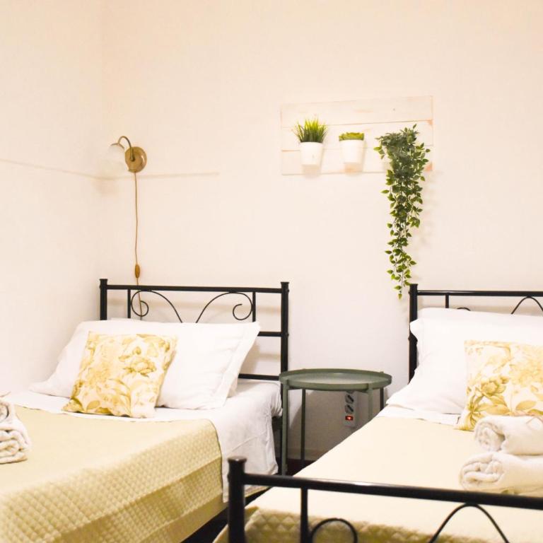 Casa Jolanda B&B - Camera Doppia con Letti Singoli e Bagno in Comune - 10