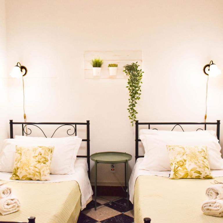 Casa Jolanda B&B - Camera Doppia con Letti Singoli e Bagno in Comune - 9