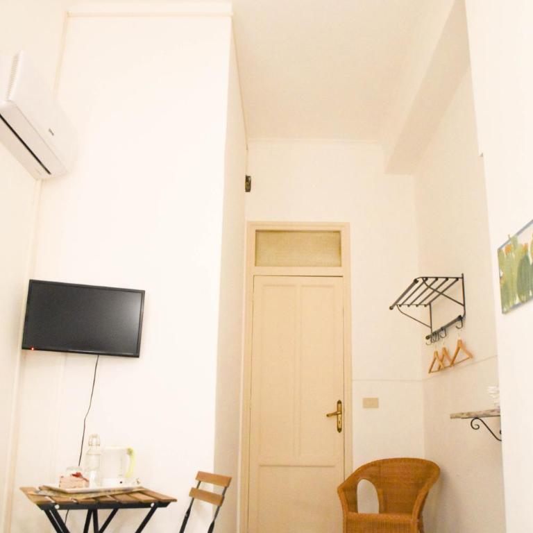Casa Jolanda B&B - Camera Doppia con Letti Singoli e Bagno in Comune - 12