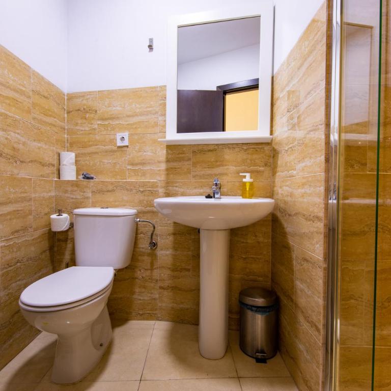 FUN BUILDING APARTMENTS by HOMEABOUT - Superior 2BR 2BT & Private Exterior Balcony - 18