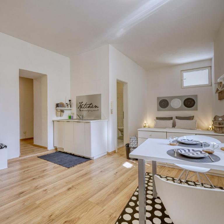 HOMESTWENTY3 - Home five - One-Bedroom Apartment - 3