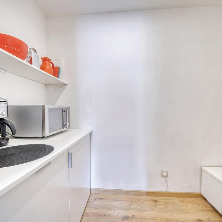 HOMESTWENTY3 - Home five - One-Bedroom Apartment - 11