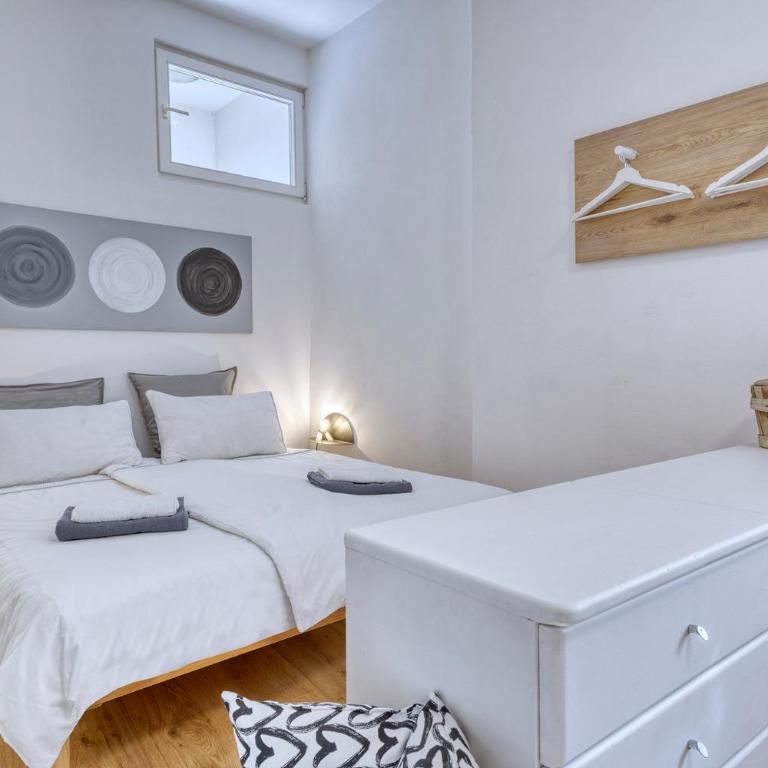 HOMESTWENTY3 - Home five - One-Bedroom Apartment - 9