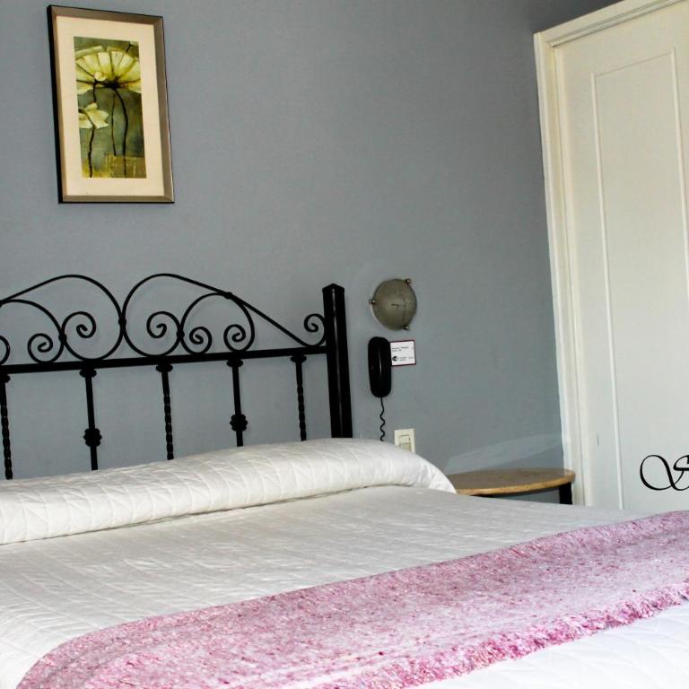 Hotel Sienna - Triple Room with Private Bathroom - 1