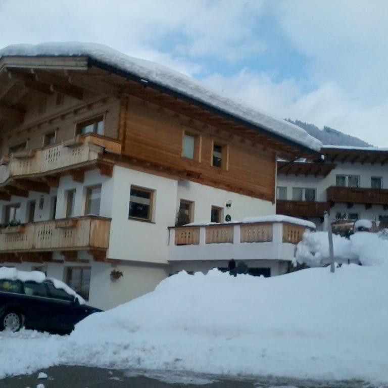Haus Roland - Apartment with Garden - 24