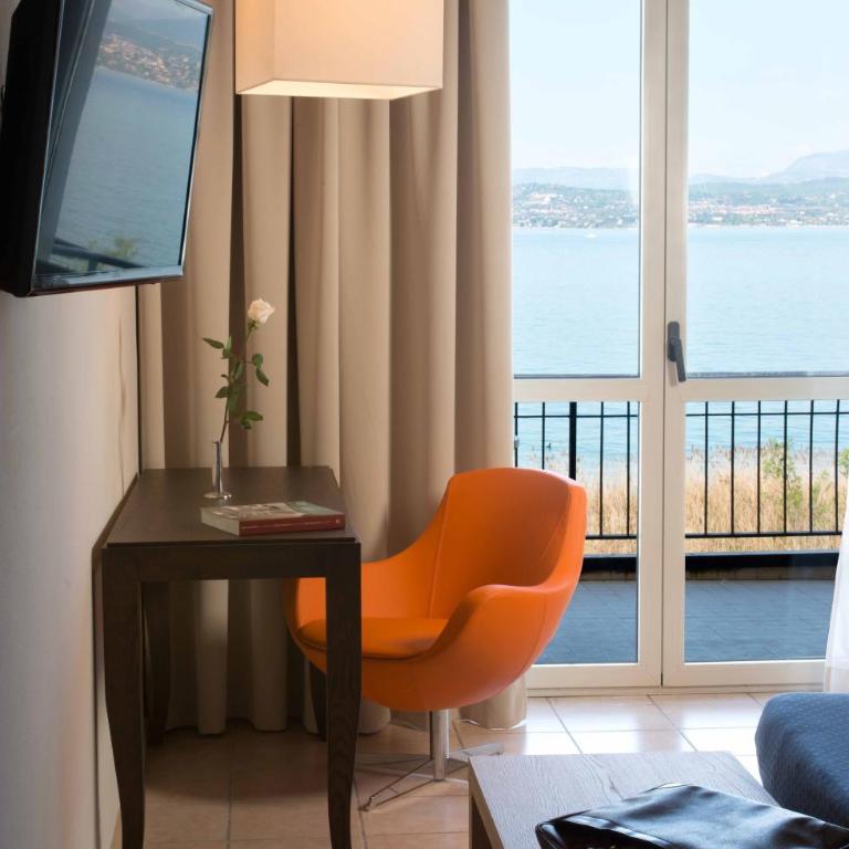 Hotel Miramar - Camera Familiare (2 adulti + 2 bambini) con Terrazza - Vista Lago - 10