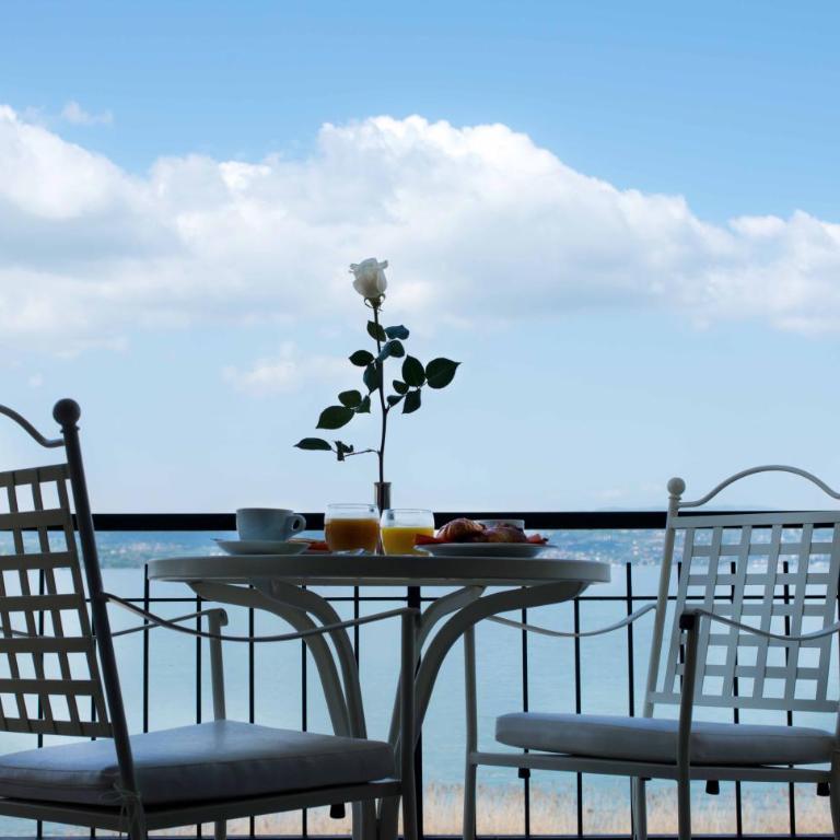 Hotel Miramar - Camera Matrimoniale Deluxe con Terrazza e Vista Lago - 12