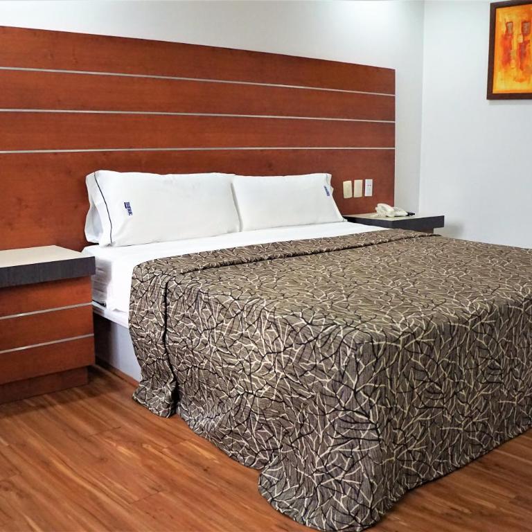 Hotel Duque - Deluxe Queen Room - 3