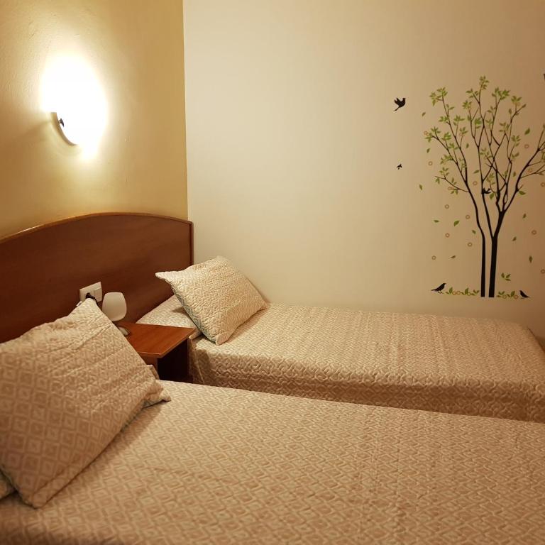 Hostal Mary - ADULTS ONLY 18 AND UP - Habitación Doble Económica - 2 camas - 2