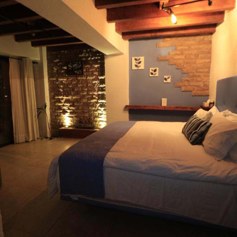 Casa Acento - Habitación con cama extragrande y bañera de hidromasaje - 11