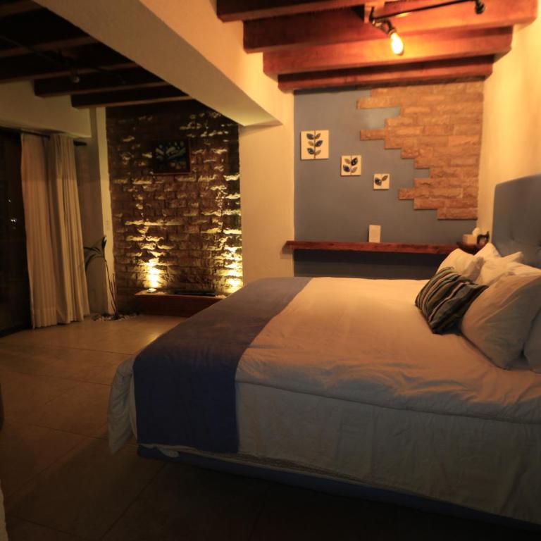 Casa Acento - Habitación con cama extragrande y bañera de hidromasaje - 15