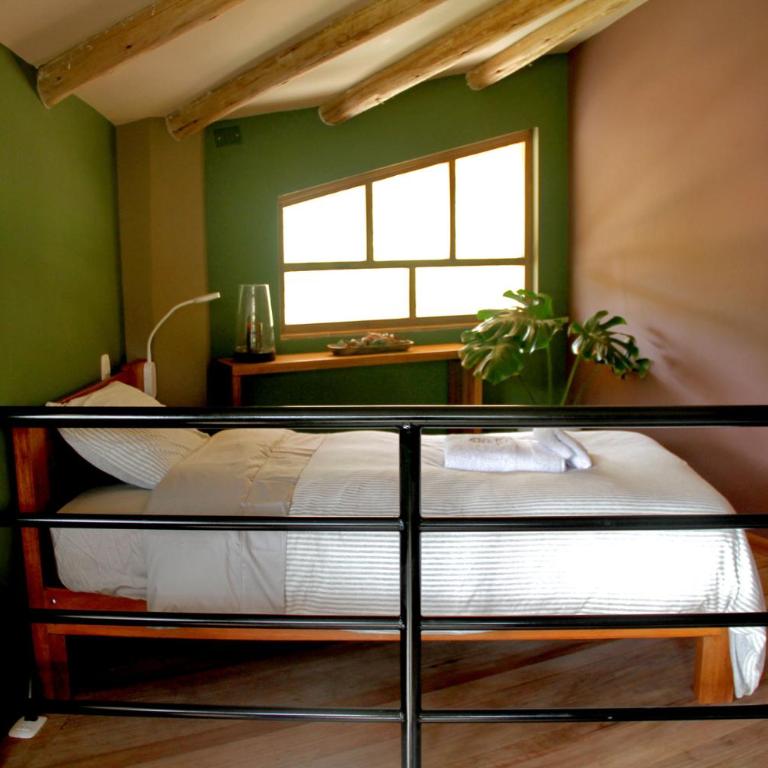 Fleur Lodge - Family Room with Mountain View - 3