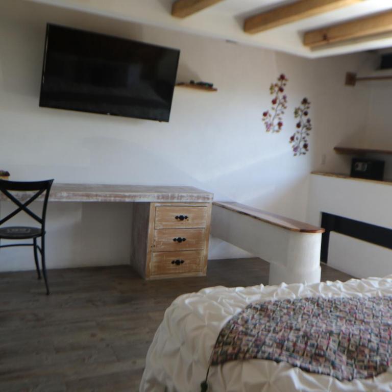 Casa Acento - Habitación con cama extragrande y balcón - 9