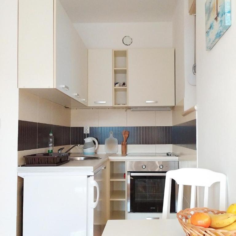 Sunny Bay Apartments - Studio Apartment with Sea View - 9