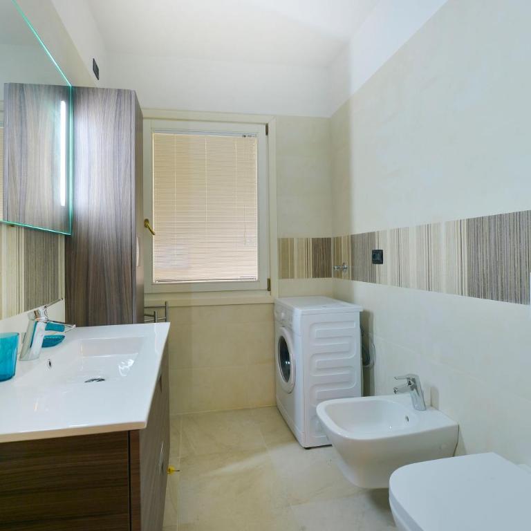 UR-NEST Moline - Three-Bedroom Apartment - 14