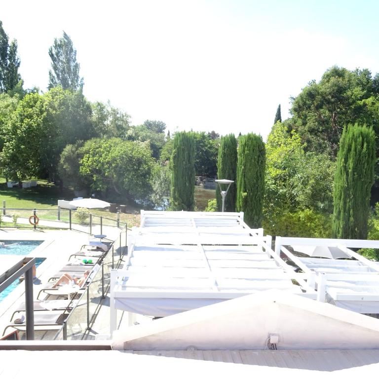SOWELL HOTELS Domaine de la Petite Isle - Chambre Double ou Lits Jumeaux avec Accès Jardin - 5