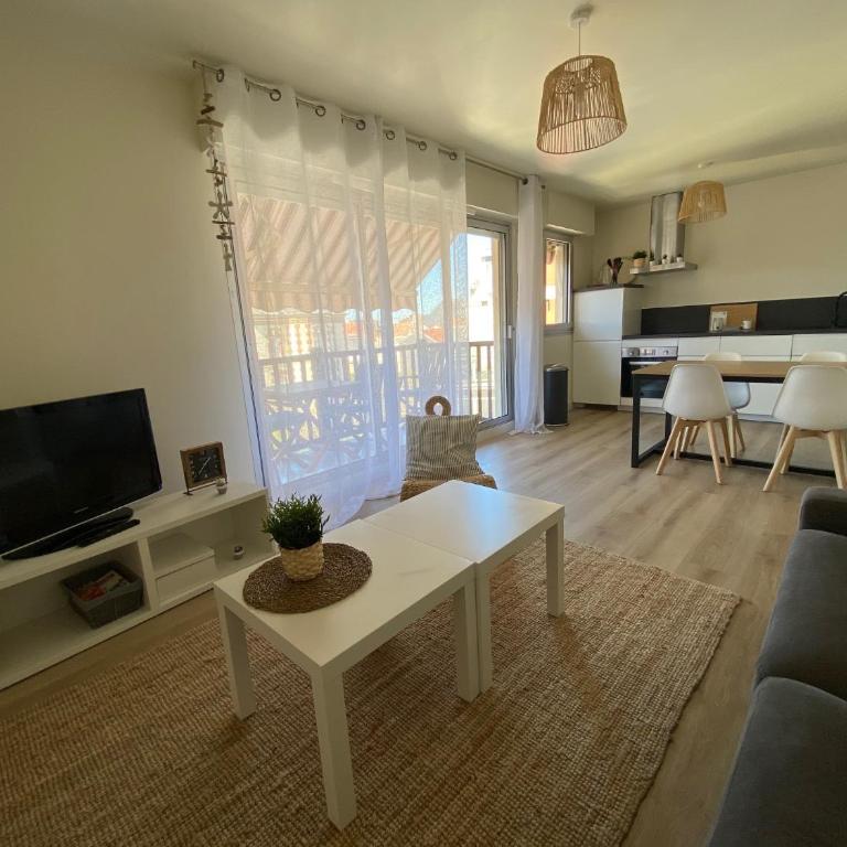 Hyper Centre - 2 PIÈCES tout confort - Terrasse - ascenseur - - Appartement 1 Chambre - 11