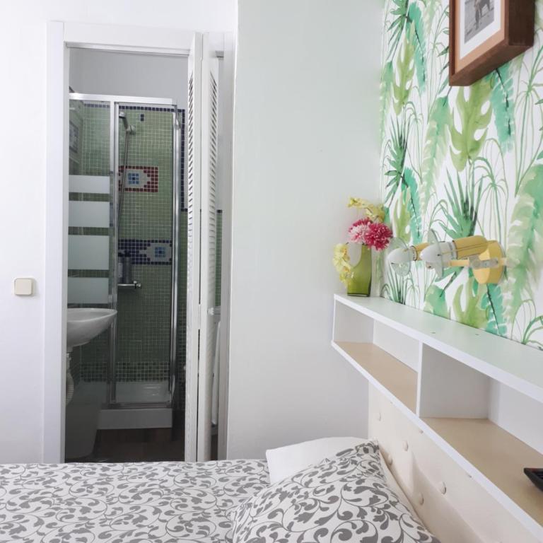 Hostal Casa Chueca - Single Room with Private Bathroom - 6