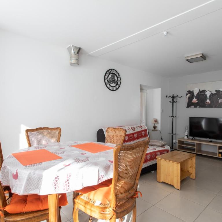 Rez-de-chaussée Climatisé centre ville d'Embrun 3 étoiles - Appartement avec Terrasse - 5