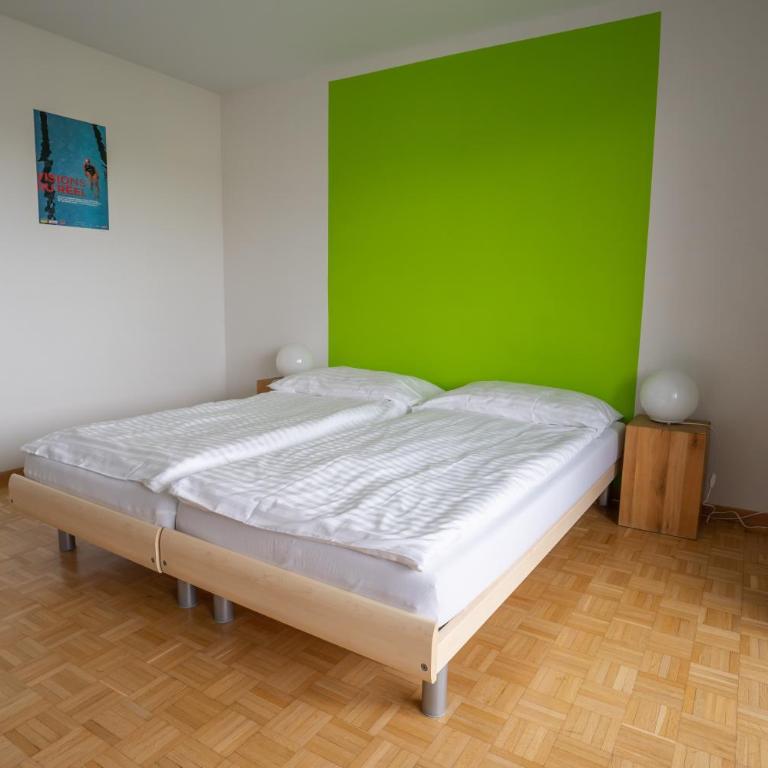 Nyon Hostel - Doppelzimmer mit Balkon - 2