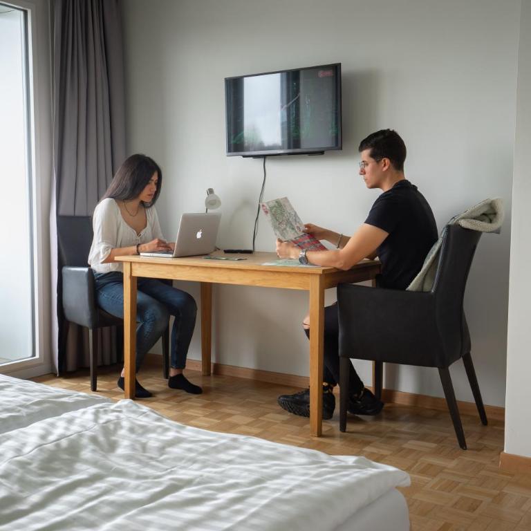 Nyon Hostel - Doppelzimmer mit Balkon - 6