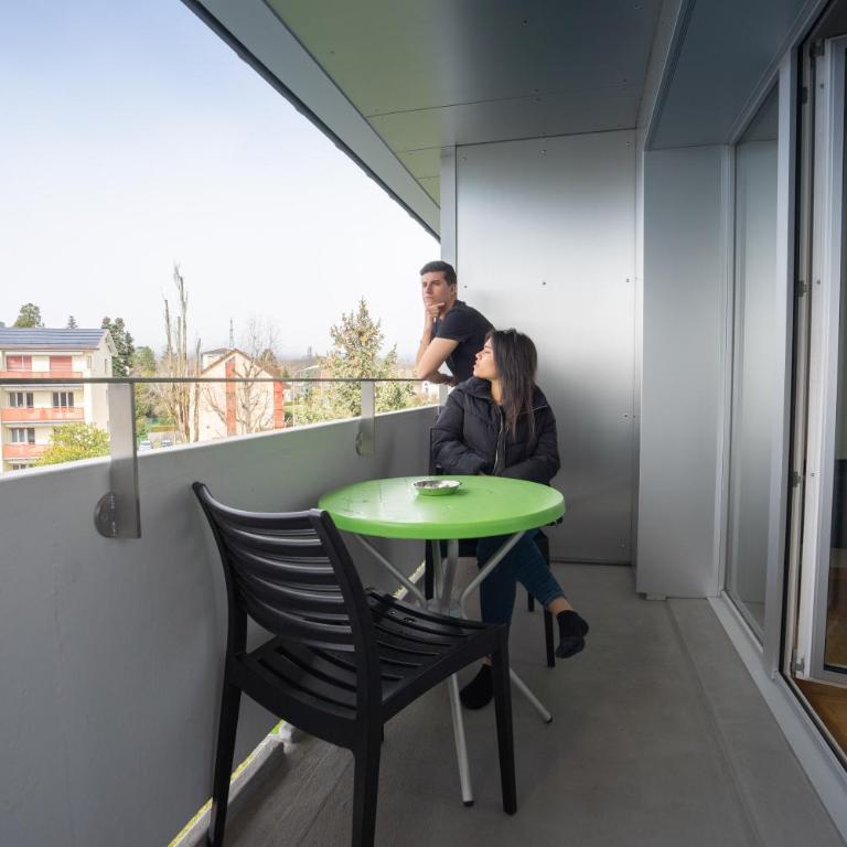 Nyon Hostel - Doppelzimmer mit Balkon - 5