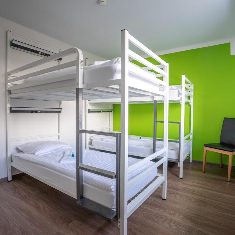 Nyon Hostel - Suite mit Balkon - 9