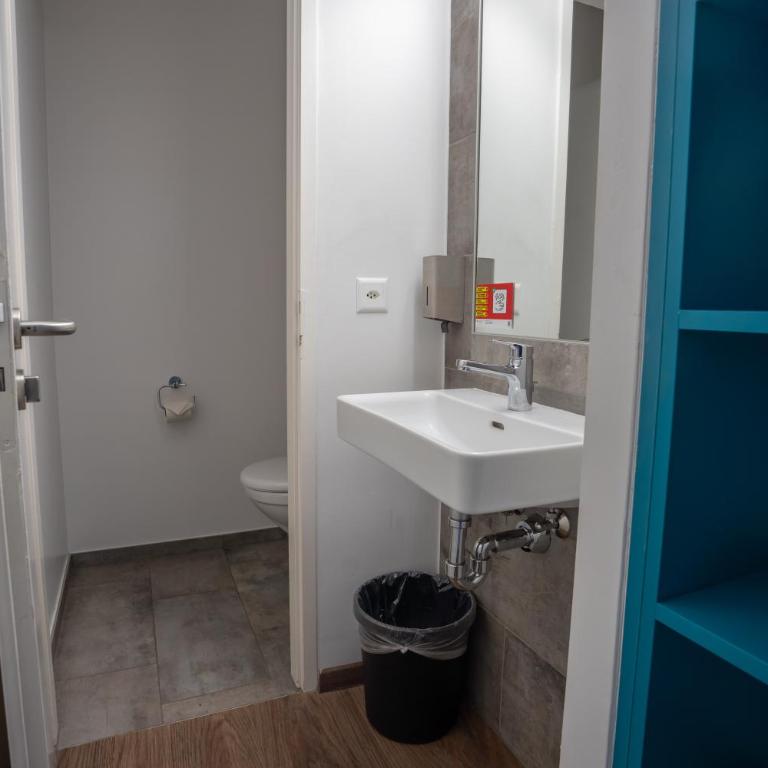 Nyon Hostel - Bett im Frauenschlafsaal mit 6 Betten - 8