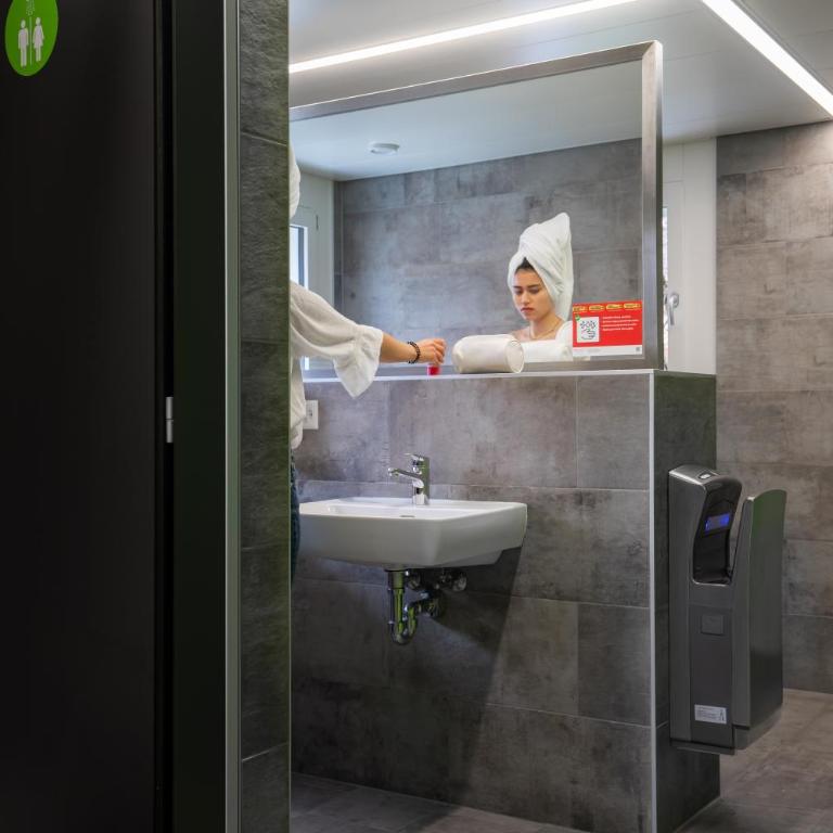 Nyon Hostel - Bett im Frauenschlafsaal mit 6 Betten - 10