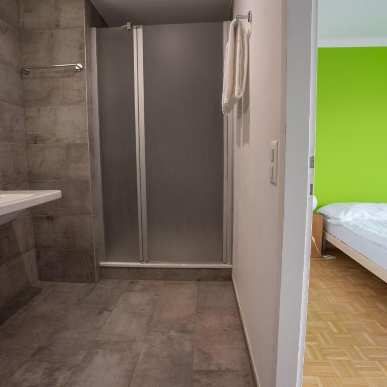 Nyon Hostel - Doppelzimmer mit Balkon - 10