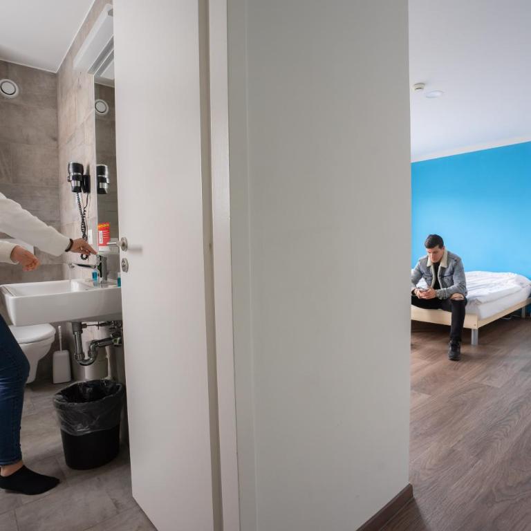 Nyon Hostel - Suite mit Balkon - 6
