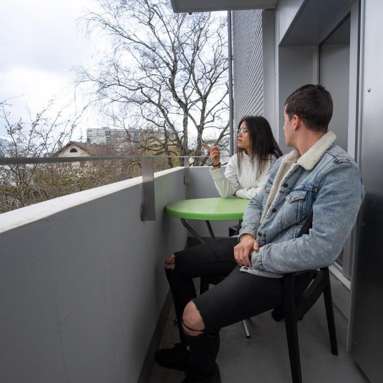 Nyon Hostel - Suite mit Balkon - 3